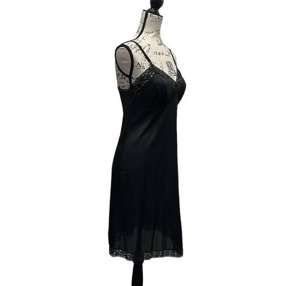 Vintage Black VANITY FAIR Dupont Nylon Nightgown Negligee Gown w Lace Trim 34